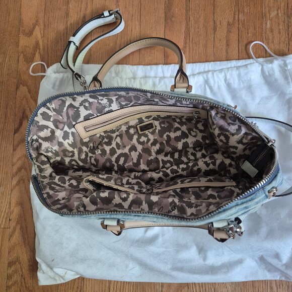 Guess denim hobo bag brand new - Picture 2 of 2